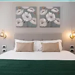 Hemeras Boutique Homes - 3 Apartments Near Central Station